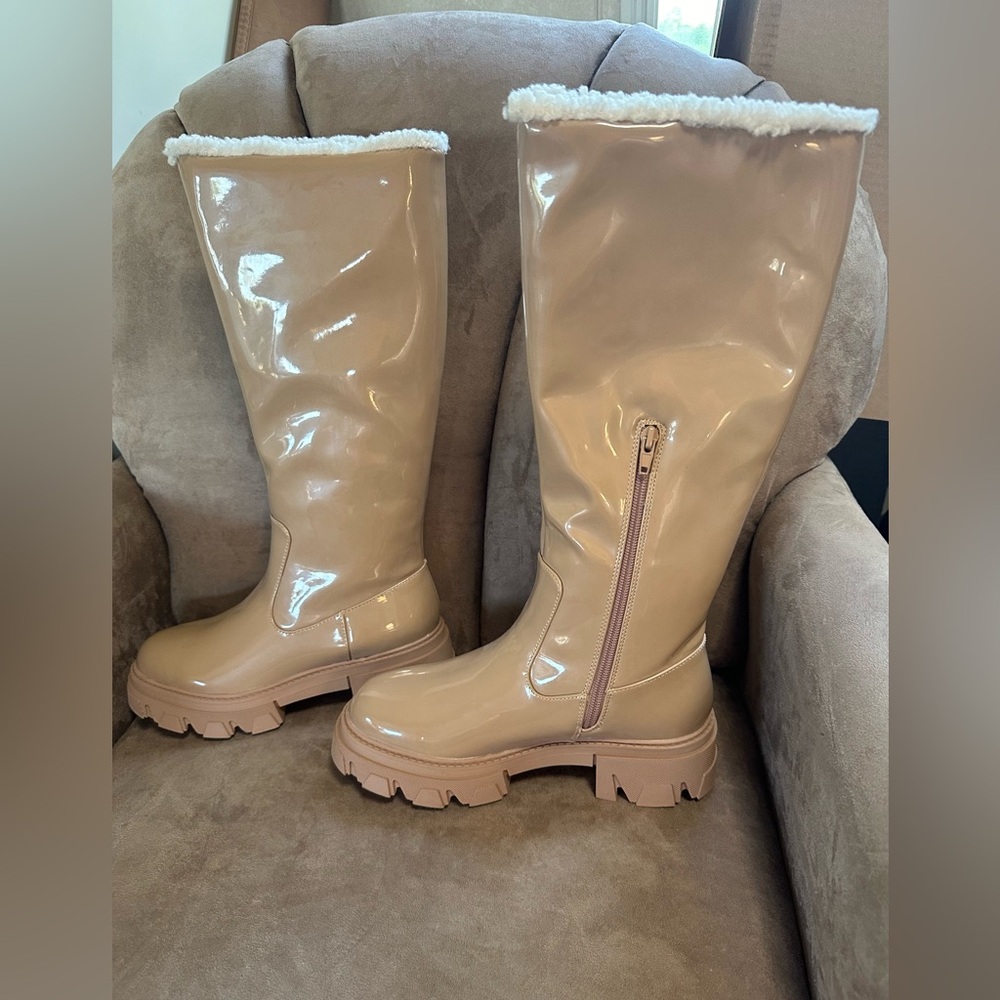 Nude Sherpa inner lined knee high boots. Size 6